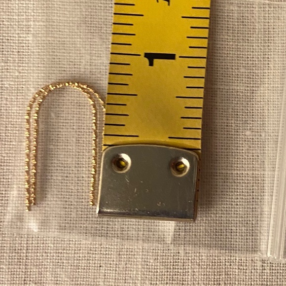 ❌SOLD❌ Gold Diamond-Cut Arc Earrings - Picture 5 of 6